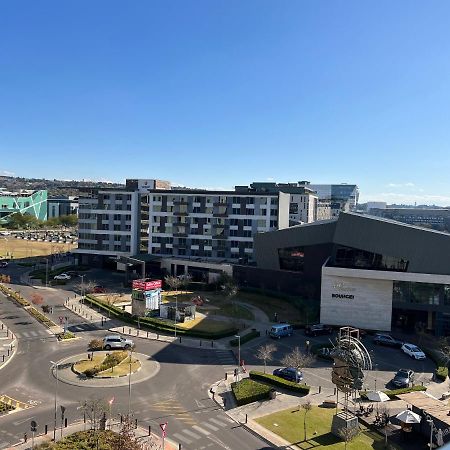 519 Menlyn Maine Trilogy Lejlighed Pretoria-Noord Eksteriør billede