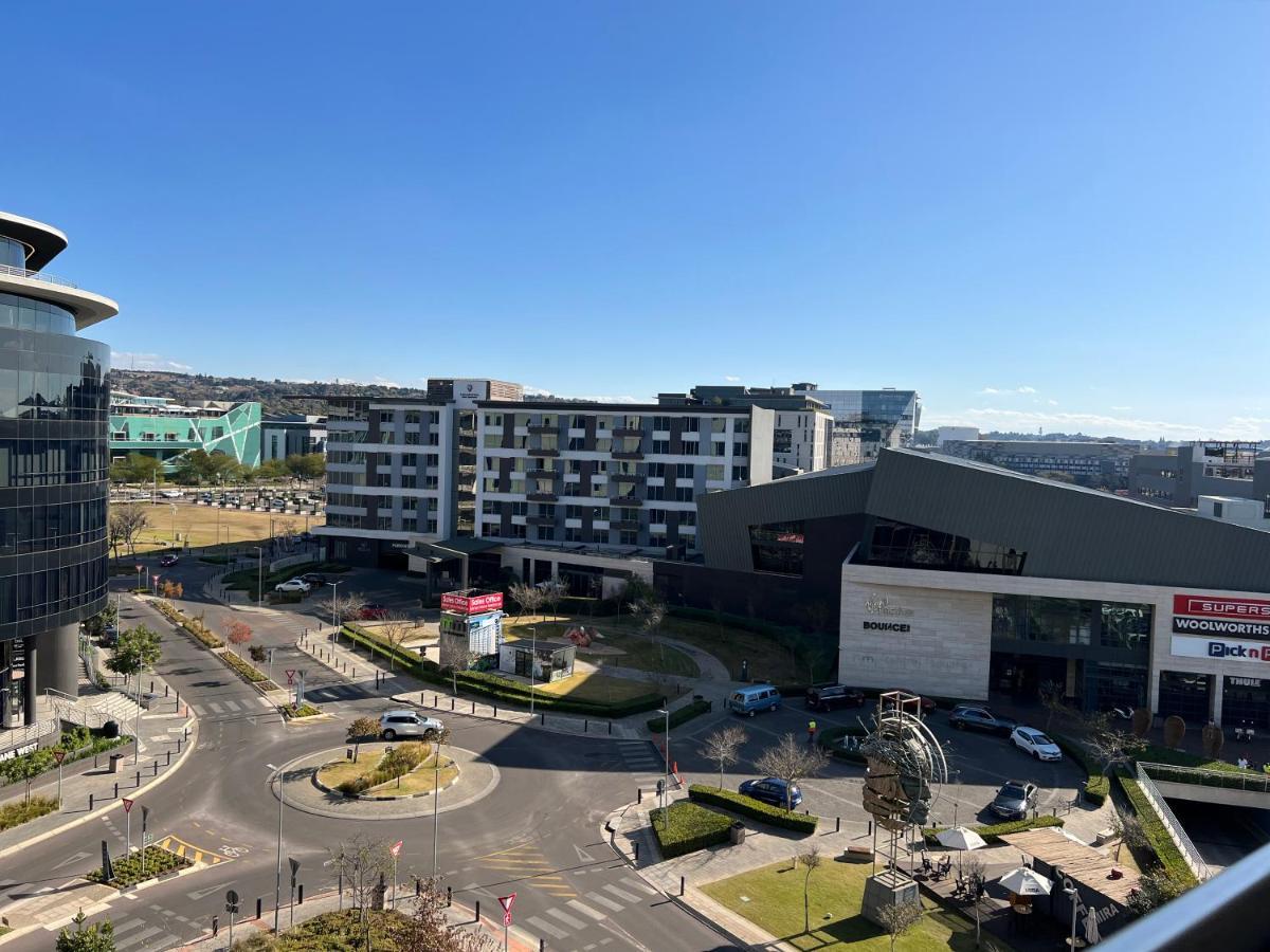 519 Menlyn Maine Trilogy Lejlighed Pretoria-Noord Eksteriør billede