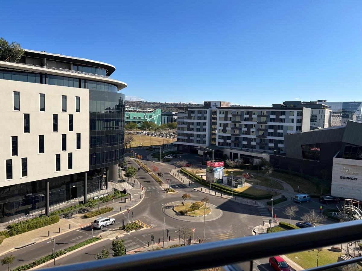 519 Menlyn Maine Trilogy Lejlighed Pretoria-Noord Eksteriør billede